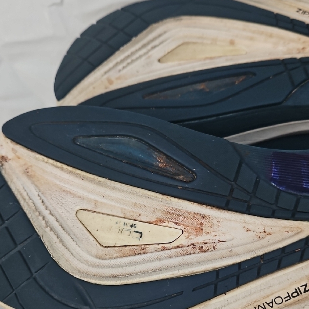 Topo Men's Blue and Red Athletic Shoes - Picture 9 of 12